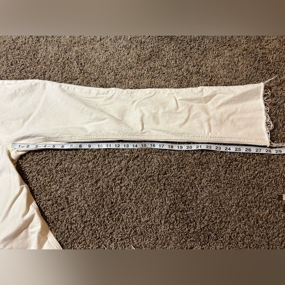 J Crew 9” Demi Boot Crop Off-White Frayed Jeans Size 26T - Picture 9 of 11